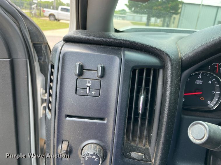 image for item MR9104 2017 Chevrolet Silverado 2500HD  Double Cab pickup truck