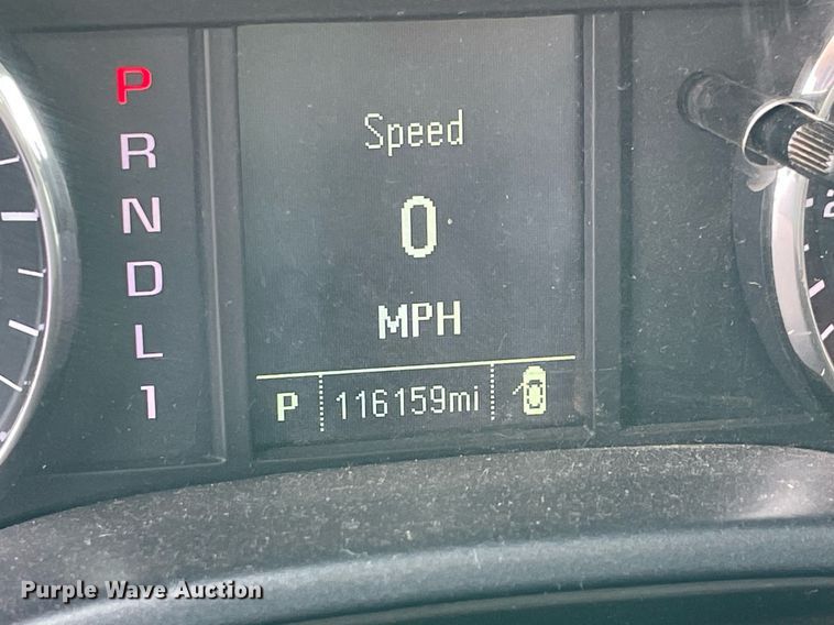 image for item MR9104 2017 Chevrolet Silverado 2500HD  Double Cab pickup truck