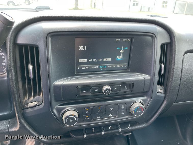 image for item MR9104 2017 Chevrolet Silverado 2500HD  Double Cab pickup truck