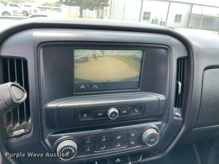 image for item MR9104 2017 Chevrolet Silverado 2500HD  Double Cab pickup truck