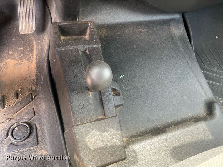 image for item MR9104 2017 Chevrolet Silverado 2500HD  Double Cab pickup truck