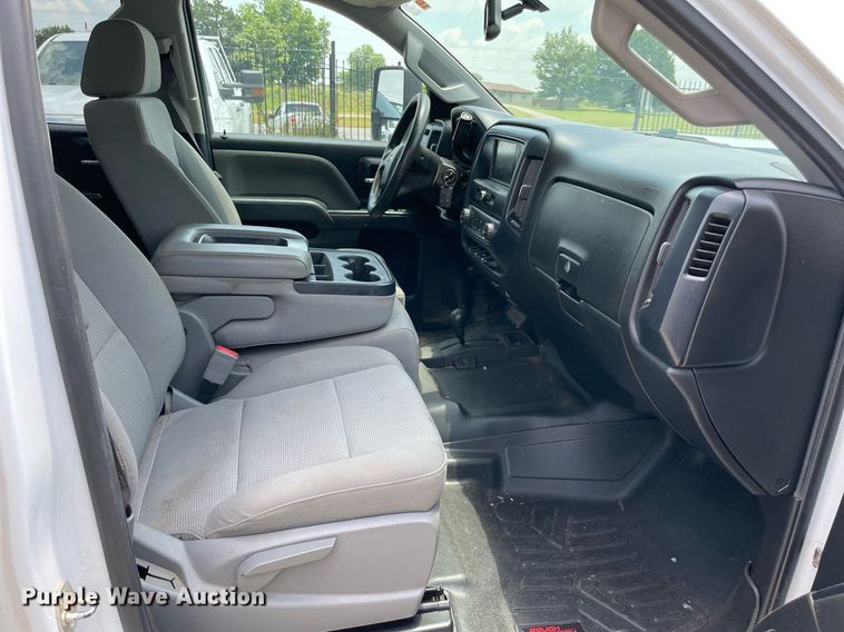 image for item MR9104 2017 Chevrolet Silverado 2500HD  Double Cab pickup truck