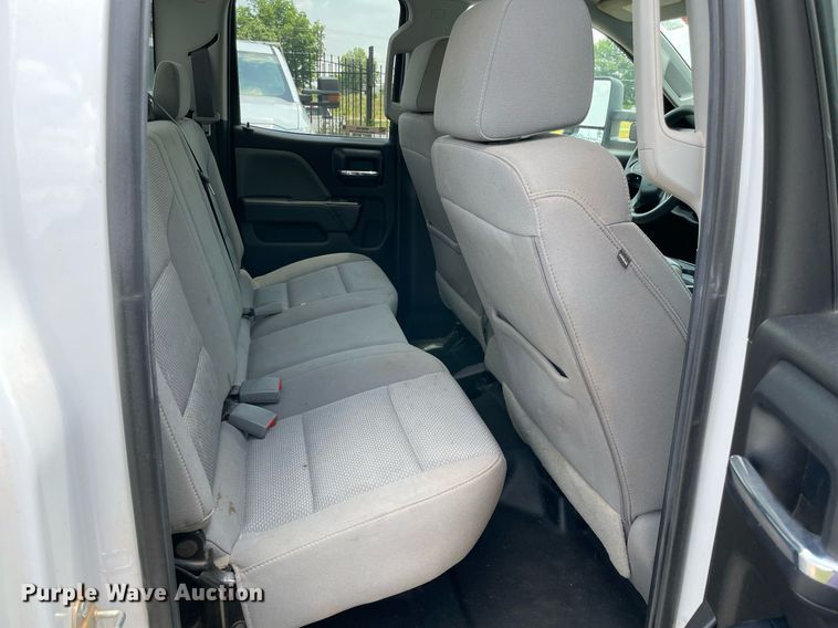 image for item MR9104 2017 Chevrolet Silverado 2500HD  Double Cab pickup truck