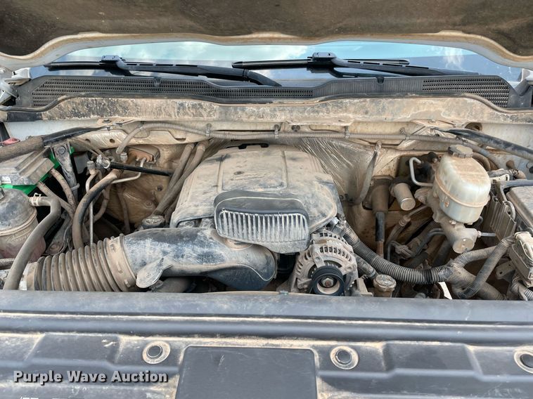 image for item MR9104 2017 Chevrolet Silverado 2500HD  Double Cab pickup truck