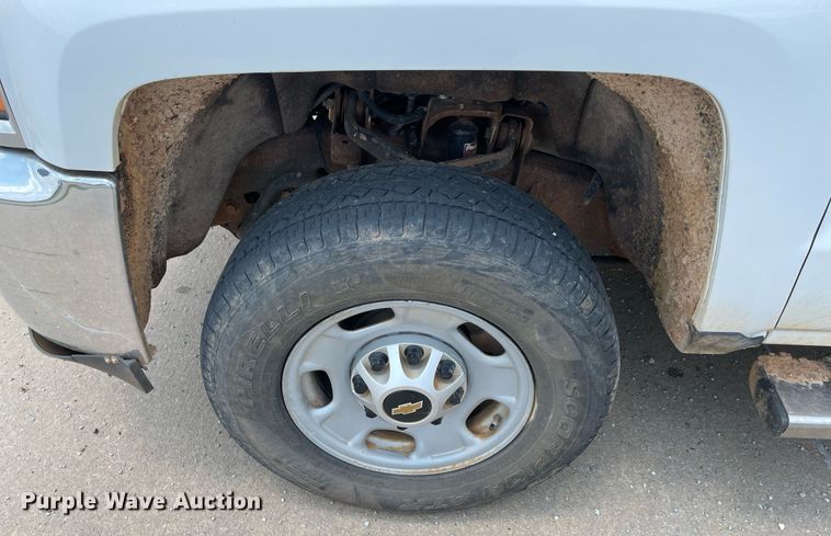 image for item MR9104 2017 Chevrolet Silverado 2500HD  Double Cab pickup truck