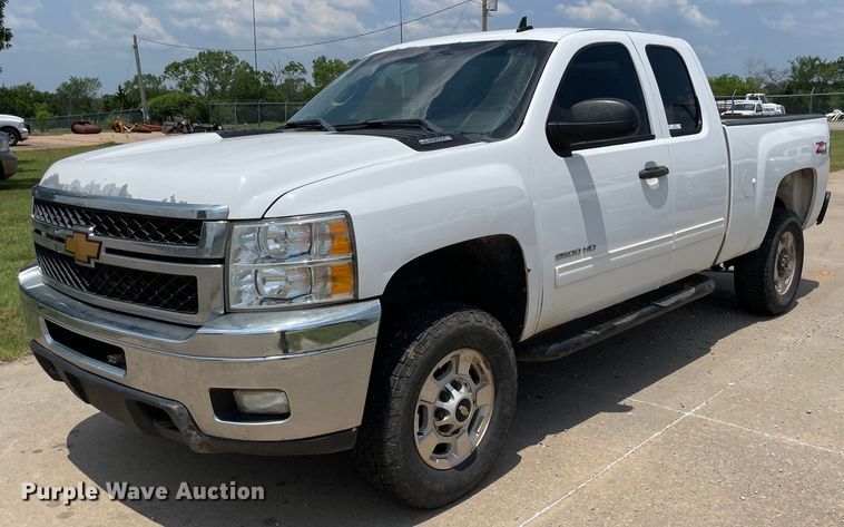 image for item MR9105 2013 Chevrolet Silverado 2500HD  Ext. Cab pickup truck