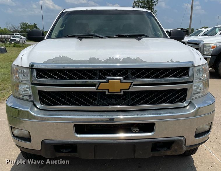 image for item MR9105 2013 Chevrolet Silverado 2500HD  Ext. Cab pickup truck