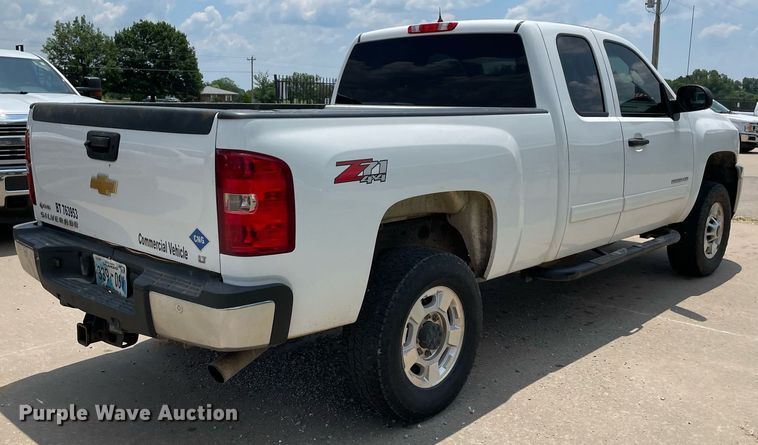 image for item MR9105 2013 Chevrolet Silverado 2500HD  Ext. Cab pickup truck