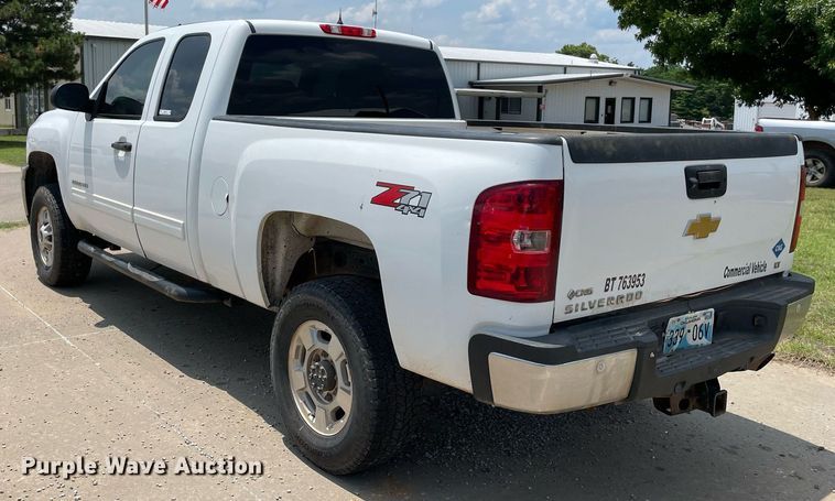 image for item MR9105 2013 Chevrolet Silverado 2500HD  Ext. Cab pickup truck