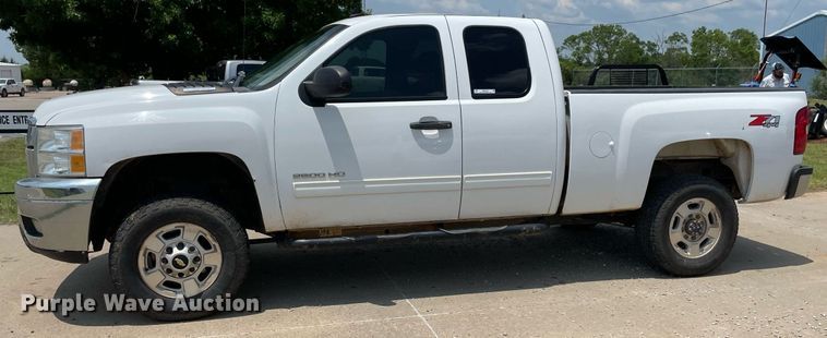 image for item MR9105 2013 Chevrolet Silverado 2500HD  Ext. Cab pickup truck