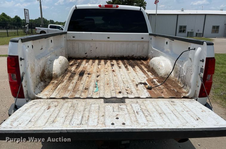 image for item MR9105 2013 Chevrolet Silverado 2500HD  Ext. Cab pickup truck