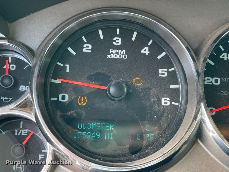 image for item MR9105 2013 Chevrolet Silverado 2500HD  Ext. Cab pickup truck