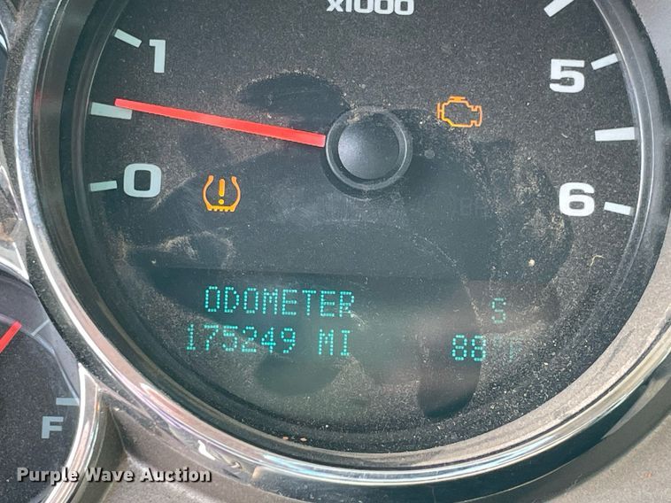 image for item MR9105 2013 Chevrolet Silverado 2500HD  Ext. Cab pickup truck