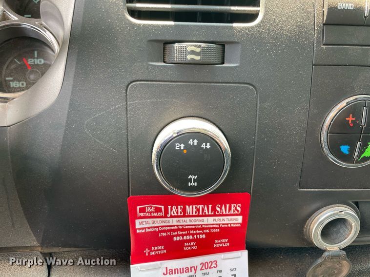 image for item MR9105 2013 Chevrolet Silverado 2500HD  Ext. Cab pickup truck