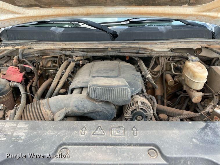 image for item MR9105 2013 Chevrolet Silverado 2500HD  Ext. Cab pickup truck