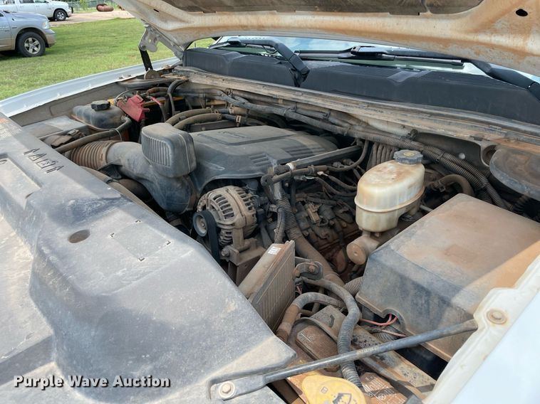 image for item MR9105 2013 Chevrolet Silverado 2500HD  Ext. Cab pickup truck