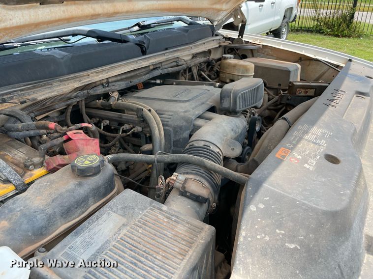 image for item MR9105 2013 Chevrolet Silverado 2500HD  Ext. Cab pickup truck