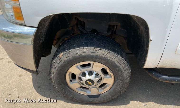 image for item MR9105 2013 Chevrolet Silverado 2500HD  Ext. Cab pickup truck