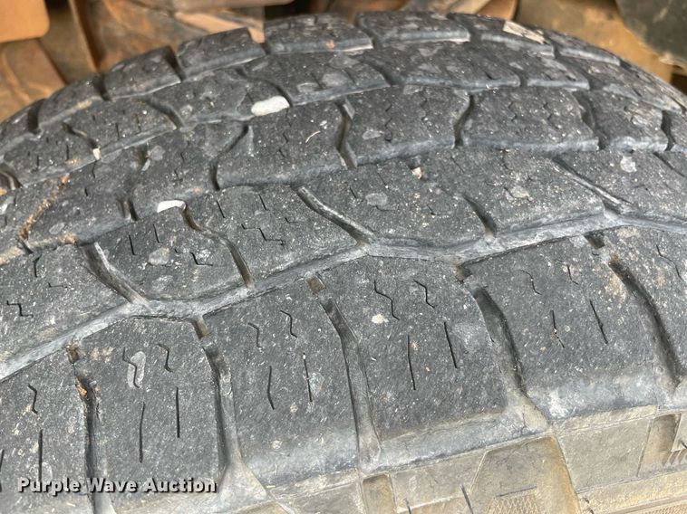 image for item MR9105 2013 Chevrolet Silverado 2500HD  Ext. Cab pickup truck