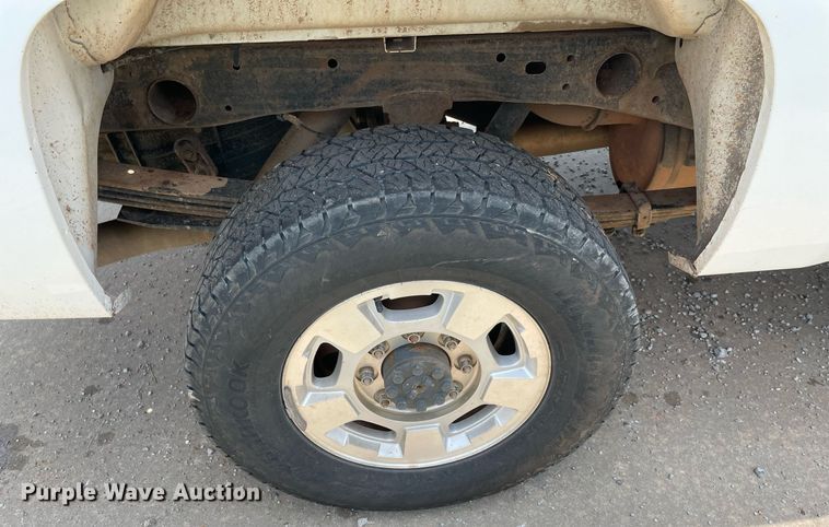 image for item MR9105 2013 Chevrolet Silverado 2500HD  Ext. Cab pickup truck