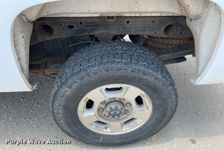 image for item MR9105 2013 Chevrolet Silverado 2500HD  Ext. Cab pickup truck