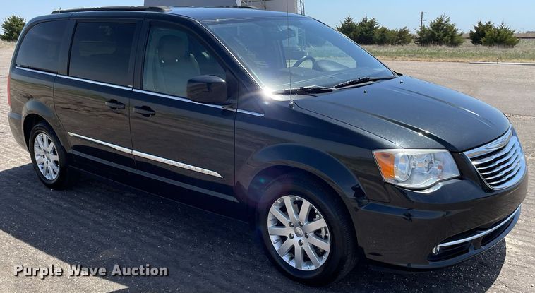 image for item MS9558 2014 Chrysler Town & Country  van