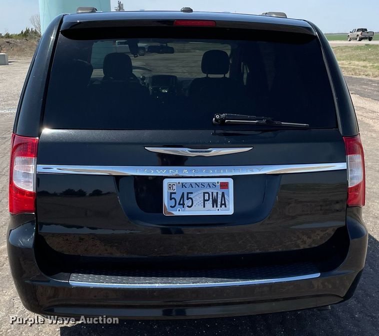 image for item MS9558 2014 Chrysler Town & Country  van