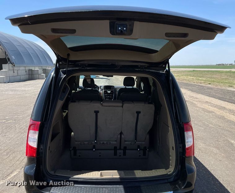 image for item MS9558 2014 Chrysler Town & Country  van