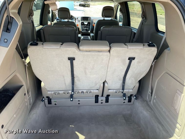 image for item MS9558 2014 Chrysler Town & Country  van