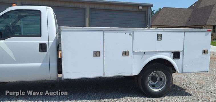 image for item MX9319 2008 Ford F350 Super Duty  utility bed pickup truck