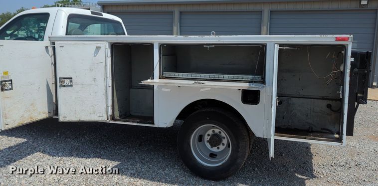 image for item MX9319 2008 Ford F350 Super Duty  utility bed pickup truck