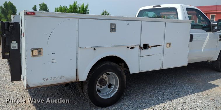 image for item MX9319 2008 Ford F350 Super Duty  utility bed pickup truck