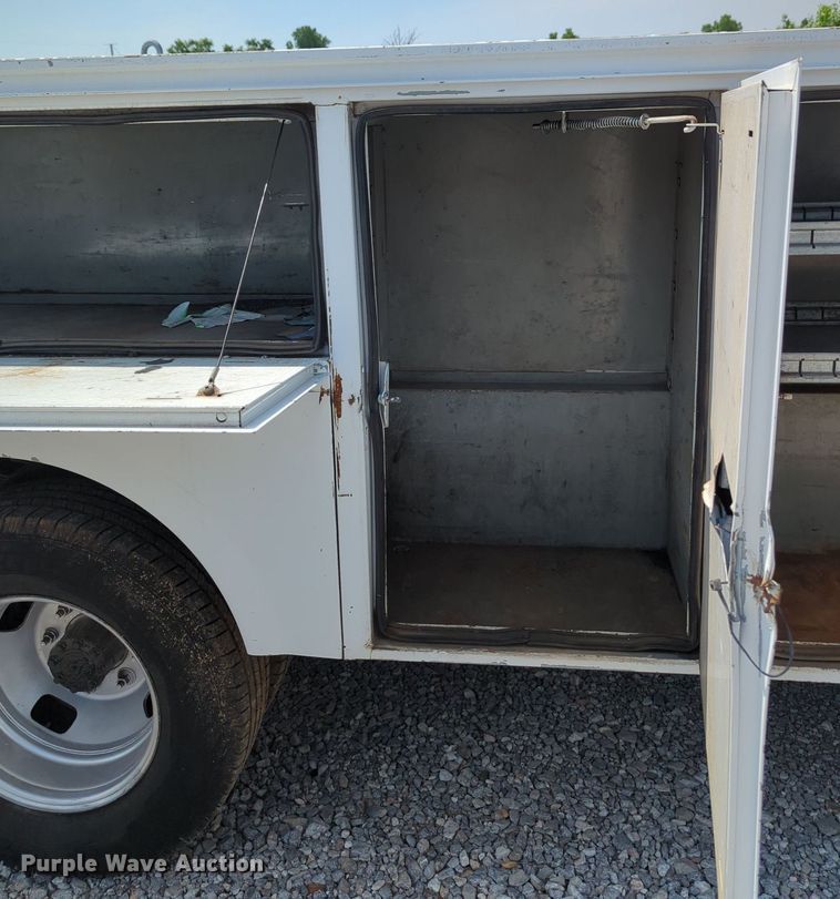 image for item MX9319 2008 Ford F350 Super Duty  utility bed pickup truck