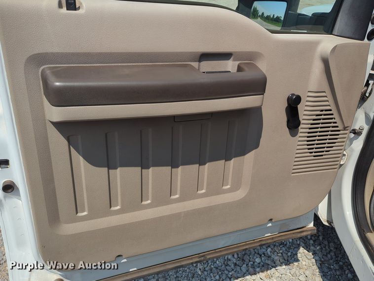 image for item MX9319 2008 Ford F350 Super Duty  utility bed pickup truck