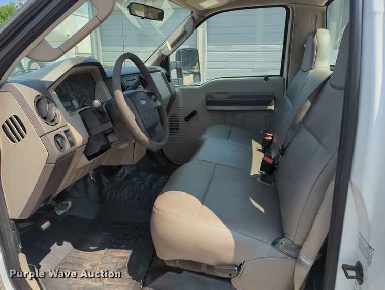 image for item MX9319 2008 Ford F350 Super Duty  utility bed pickup truck