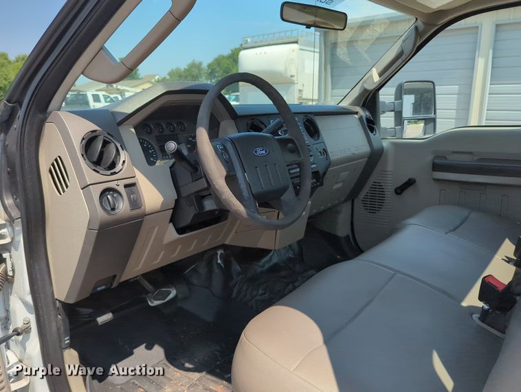 image for item MX9319 2008 Ford F350 Super Duty  utility bed pickup truck