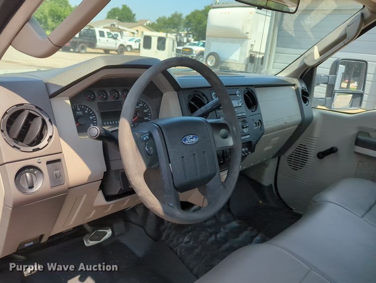 image for item MX9319 2008 Ford F350 Super Duty  utility bed pickup truck