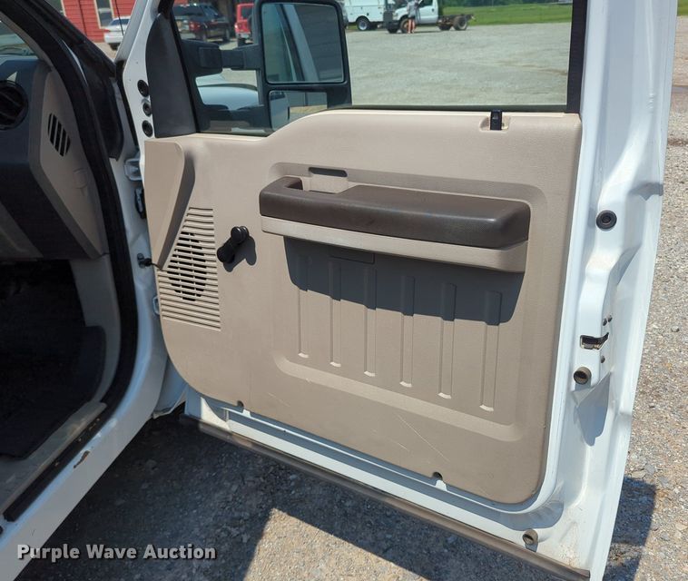 image for item MX9319 2008 Ford F350 Super Duty  utility bed pickup truck