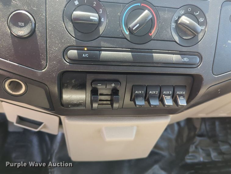 image for item MX9329 2008 Ford F450 Super Duty  utility / service truck