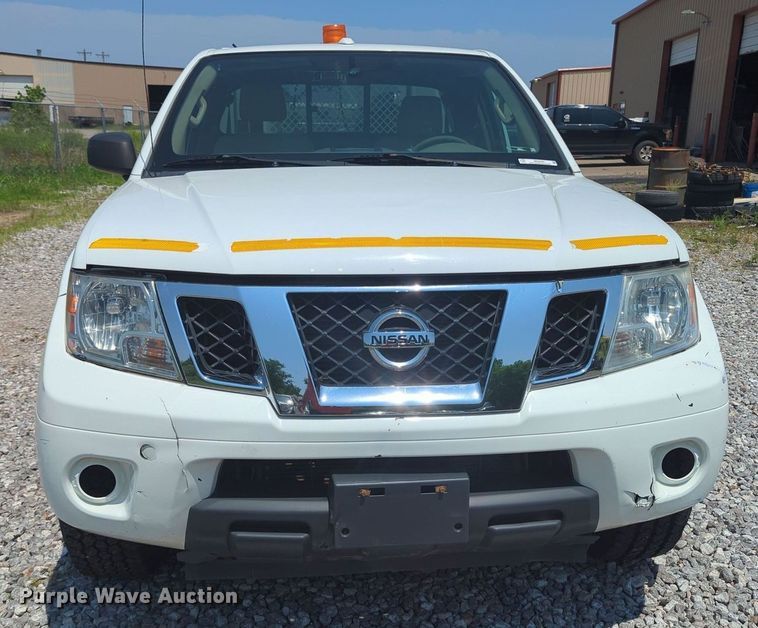 image for item MX9330 2015 Nissan Frontier  King Cab flatbed pickup truck