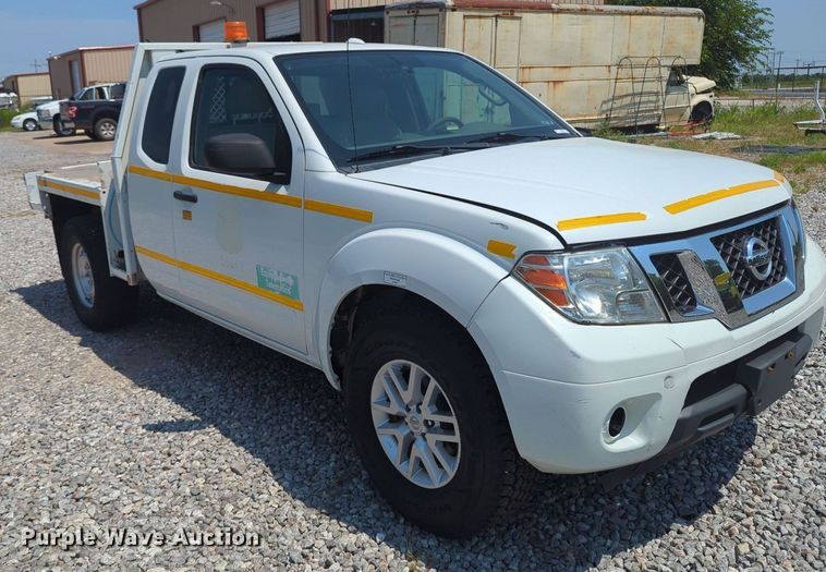 image for item MX9330 2015 Nissan Frontier  King Cab flatbed pickup truck