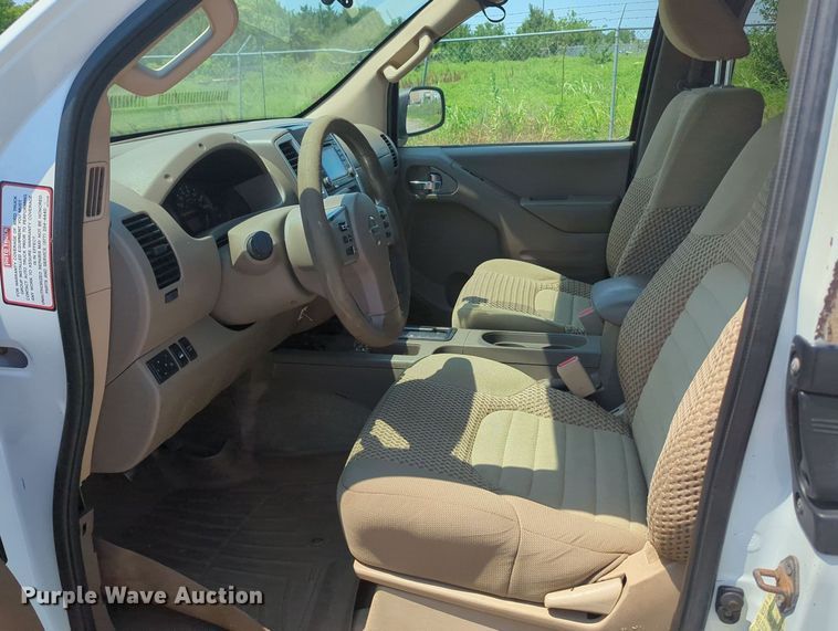 image for item MX9330 2015 Nissan Frontier  King Cab flatbed pickup truck