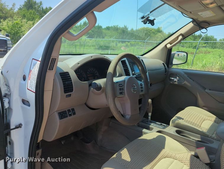 image for item MX9330 2015 Nissan Frontier  King Cab flatbed pickup truck