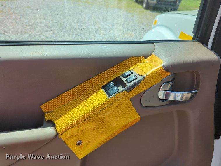 image for item MX9330 2015 Nissan Frontier  King Cab flatbed pickup truck