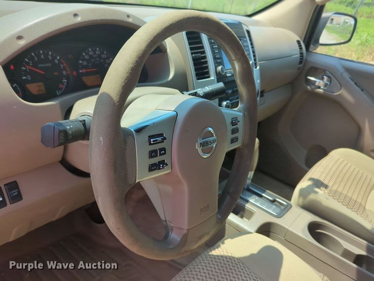 image for item MX9330 2015 Nissan Frontier  King Cab flatbed pickup truck