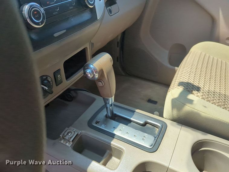 image for item MX9330 2015 Nissan Frontier  King Cab flatbed pickup truck