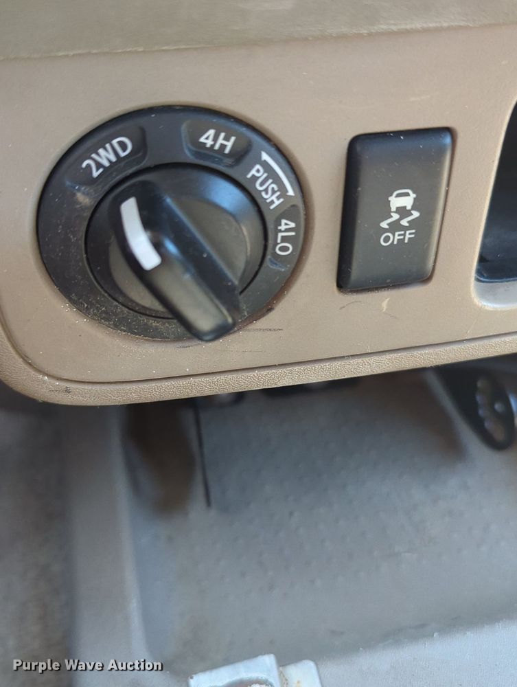 image for item MX9330 2015 Nissan Frontier  King Cab flatbed pickup truck