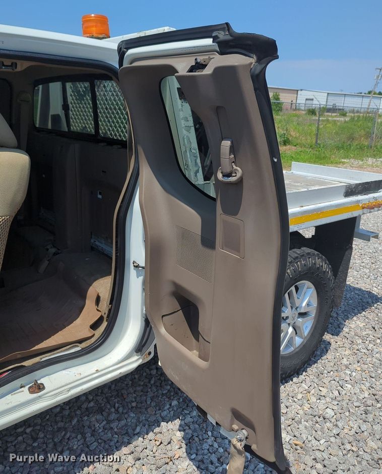 image for item MX9330 2015 Nissan Frontier  King Cab flatbed pickup truck