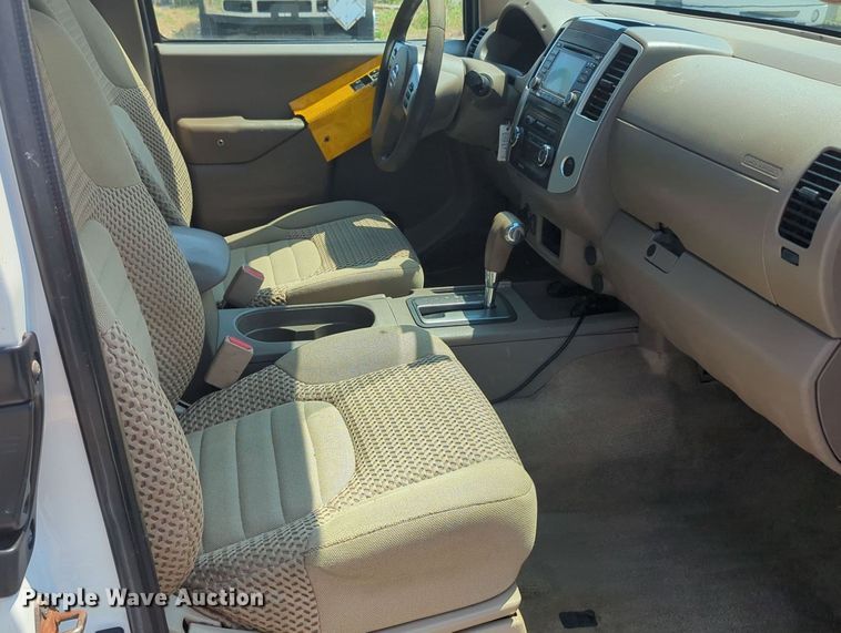 image for item MX9330 2015 Nissan Frontier  King Cab flatbed pickup truck