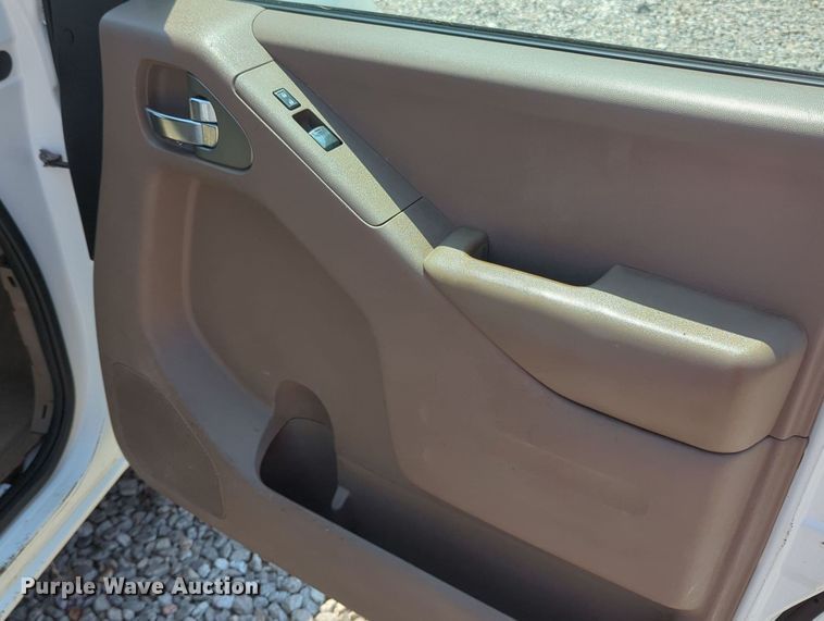 image for item MX9330 2015 Nissan Frontier  King Cab flatbed pickup truck